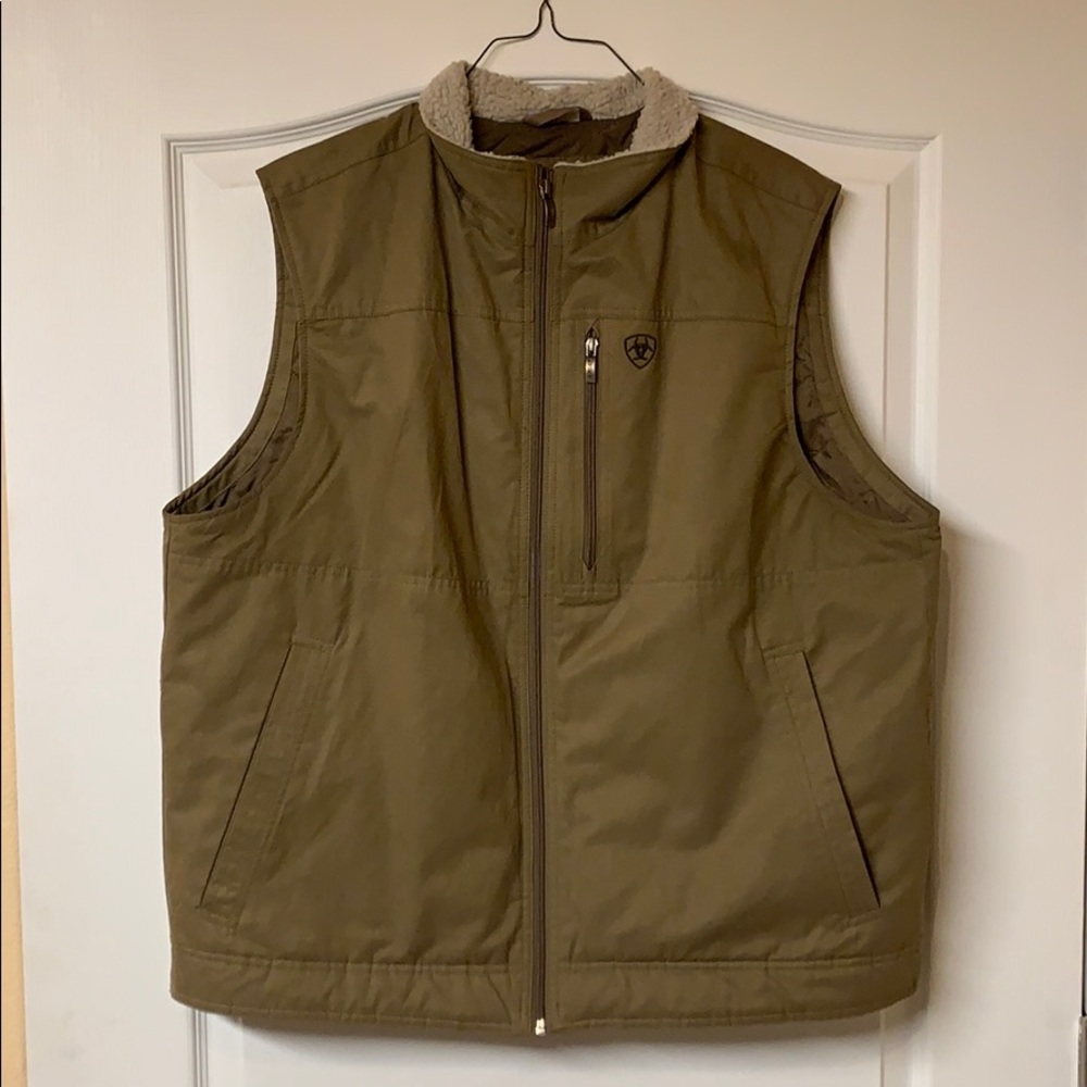 Ariat vest